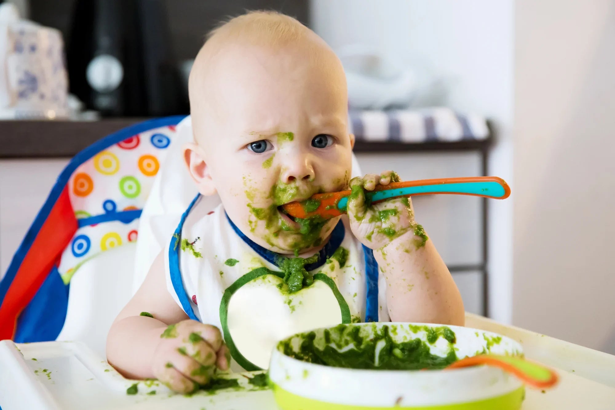Diversification alimentaire, coliques, refus du biberon : les questions sur l'alimentation de bébé
